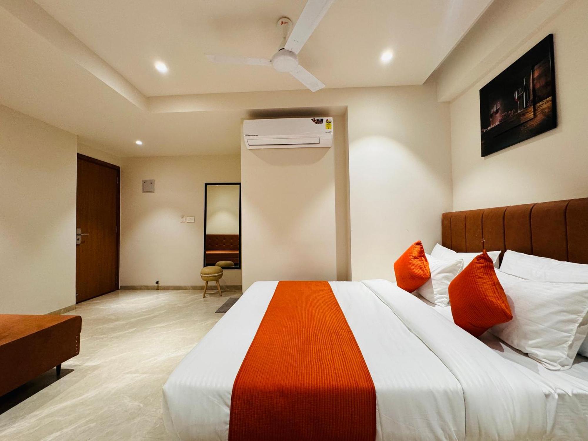 Hotel Rudhav Palace Ujjain Exterior foto