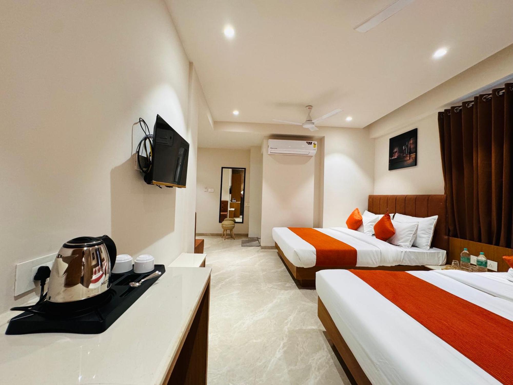 Hotel Rudhav Palace Ujjain Exterior foto